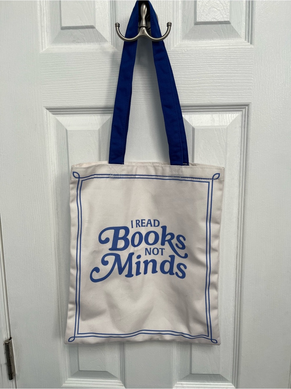 Tote bag I read books not minds